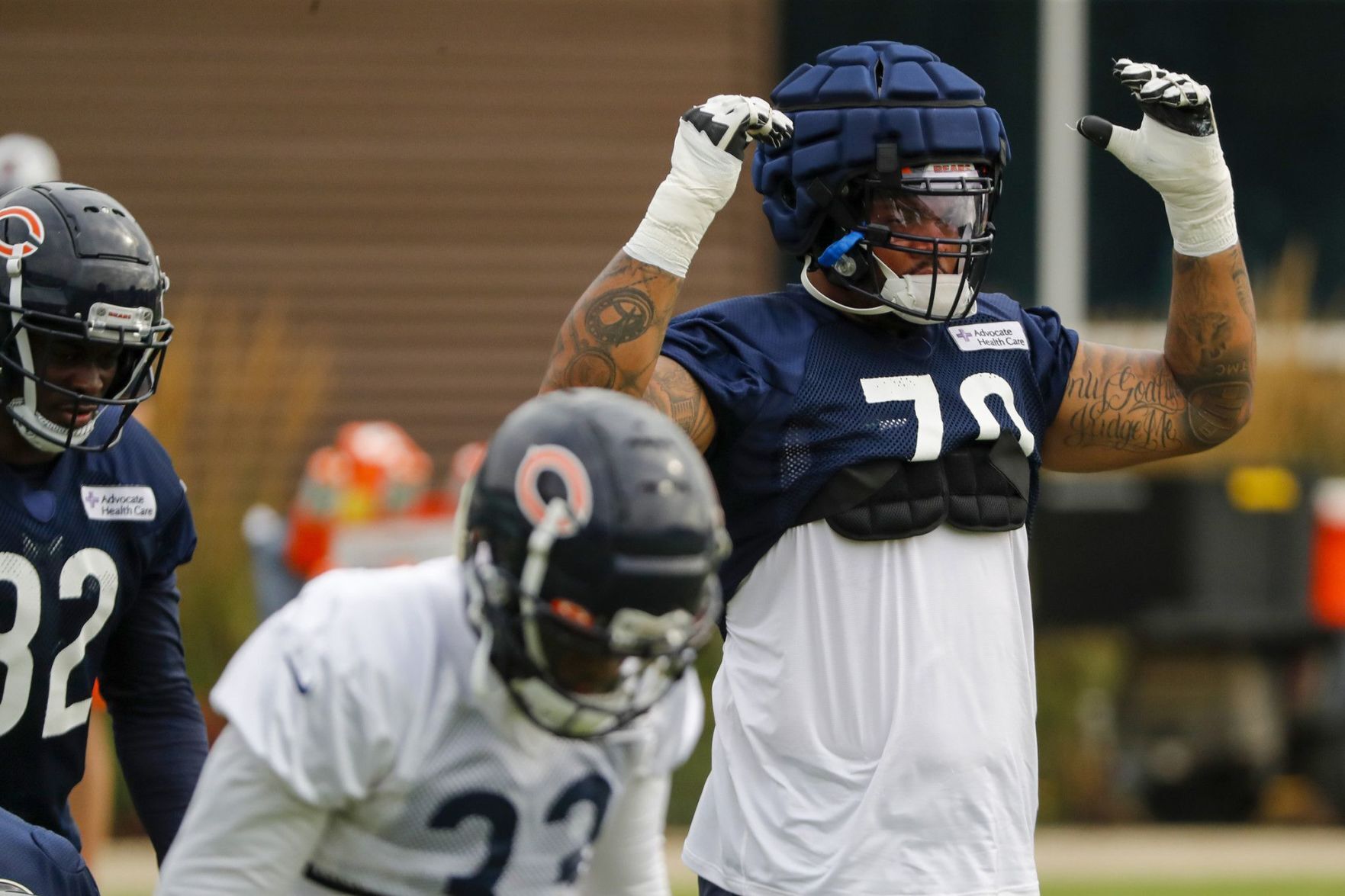 Bears offensive tackle Elijah Wilkinson
